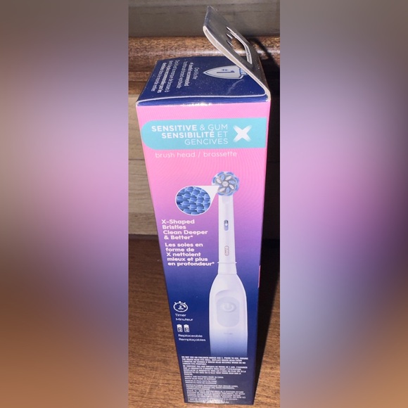 Oral-B ProClean CrossAction Battery Powered Electric Toothbrush Sensitive Clean - Picture 8 of 8